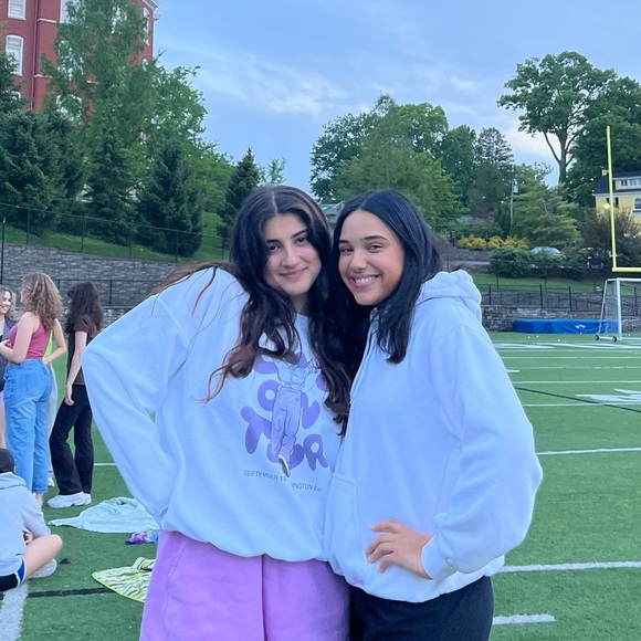 Meet your Posher, Olivia - Picture 1 of 1